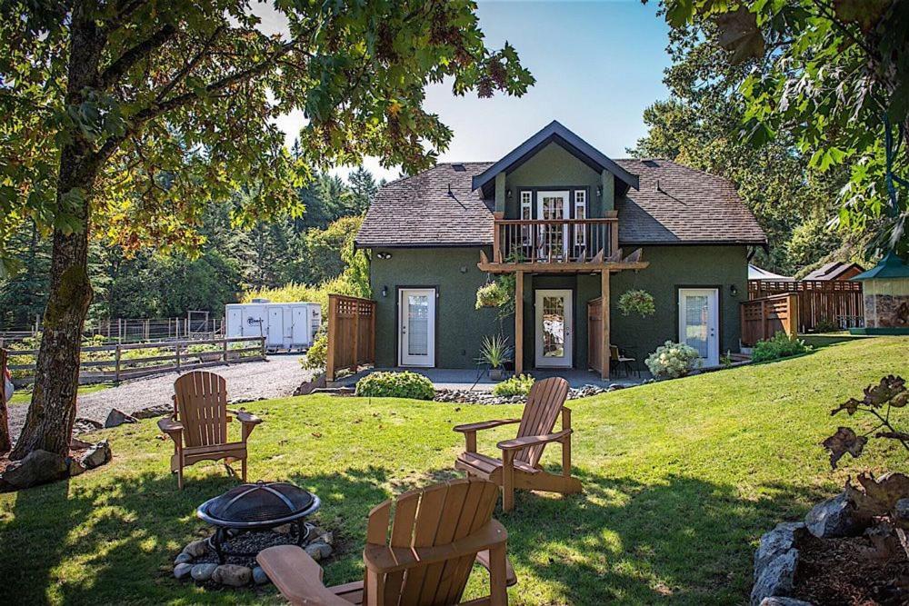 Guest Suites On Benvenuto Brentwood Bay Екстериор снимка