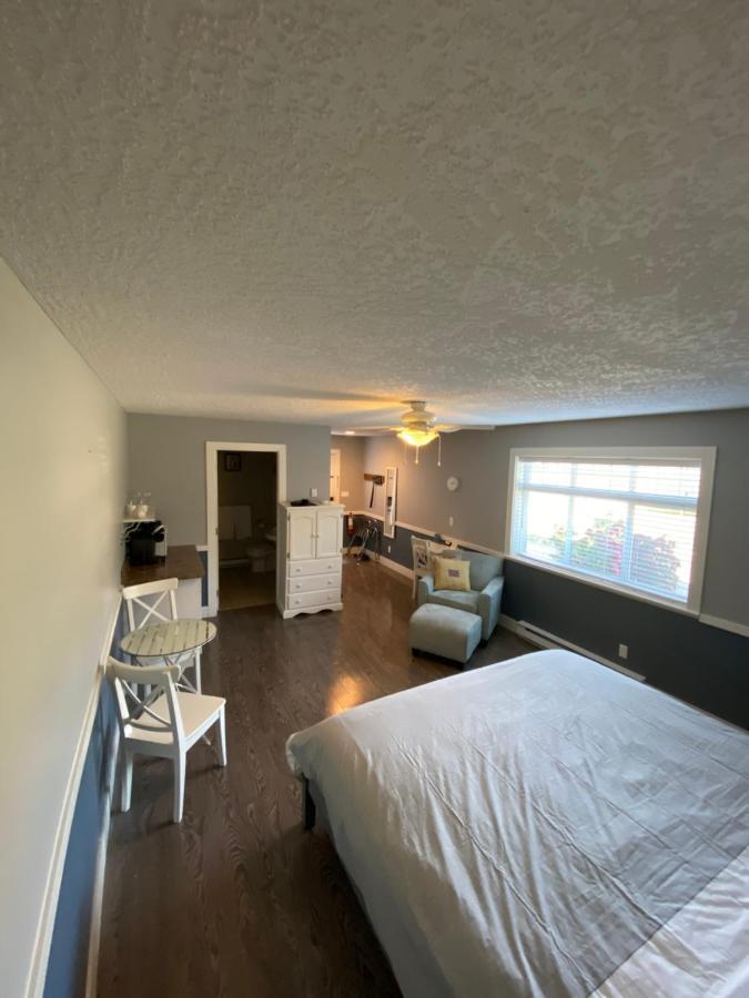 Guest Suites On Benvenuto Brentwood Bay Екстериор снимка
